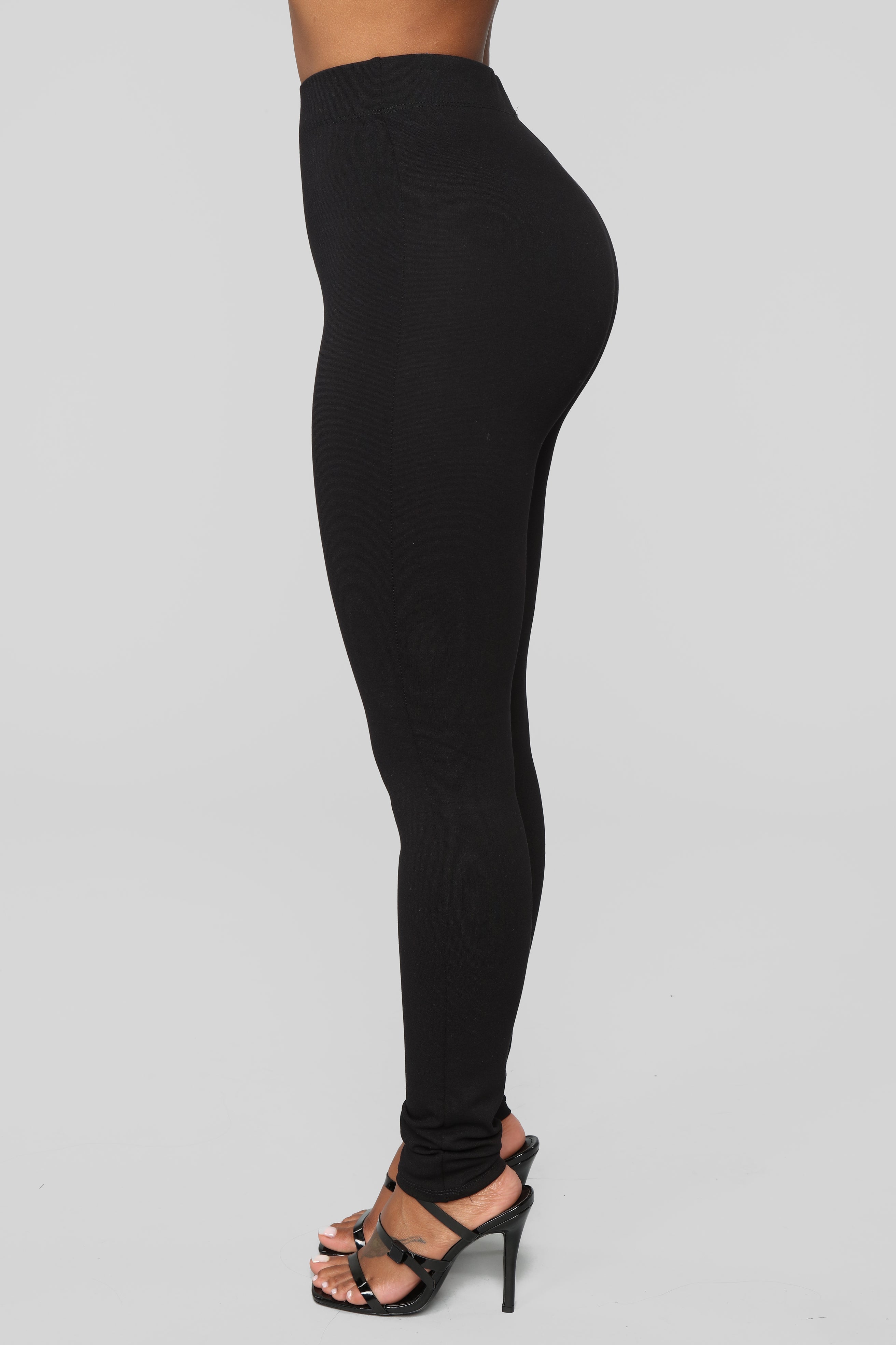 https://cdn.shopify.com/s/files/1/0293/9277/products/11-1-18_Studio_2_15-07-22_P1577_Black0438_AG.jpg?v=1619112807